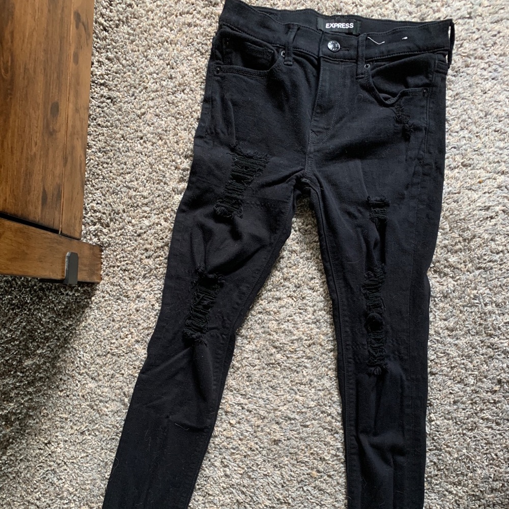 Express ripped jeans. Size 4. Worn only a few times.